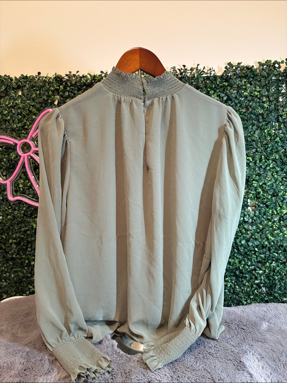 Wilfred Sage Green Smocked Neck Long Sleeve Blouse Size Large - Picture 2 of 4